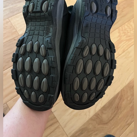 Clarks "Arctic Venture Cold Weather Boots, Size 8 - Picture 5 of 6